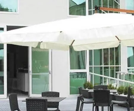 Cristal Resort & Spa מלון 3*